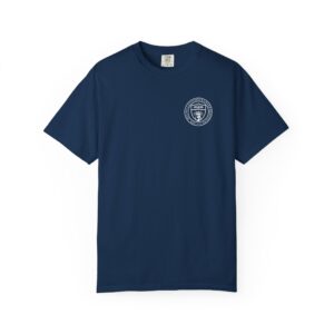 Camiseta Garment-Dyed — Escudo Estampado